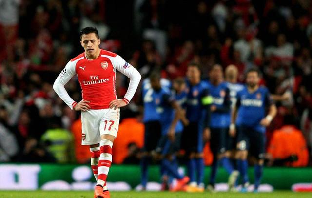  曼联防线集体低迷，三中卫体系遭升班马击溃